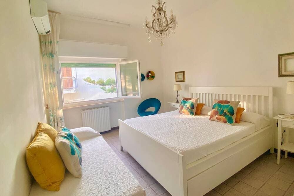 Foto 2 von 24: Apartment für 4 Personen mit Blick auf den Strand und Terrasse mit Meerblick