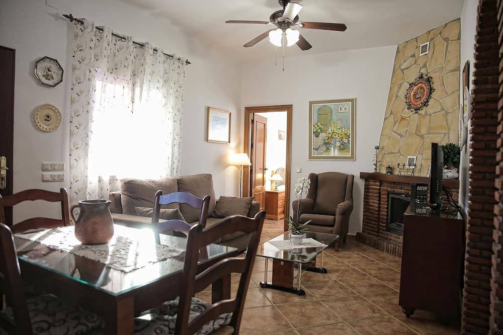Foto 12 von 30: Private villa, surrounded by orange trees, with swimming pool, 10 minutes from the center.