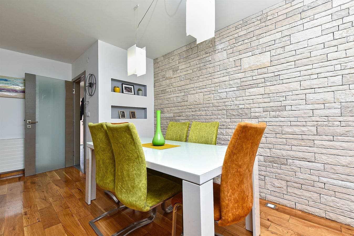 Foto 13 von 52: Ferienwohnung für 6 Personen mit Terrasse
