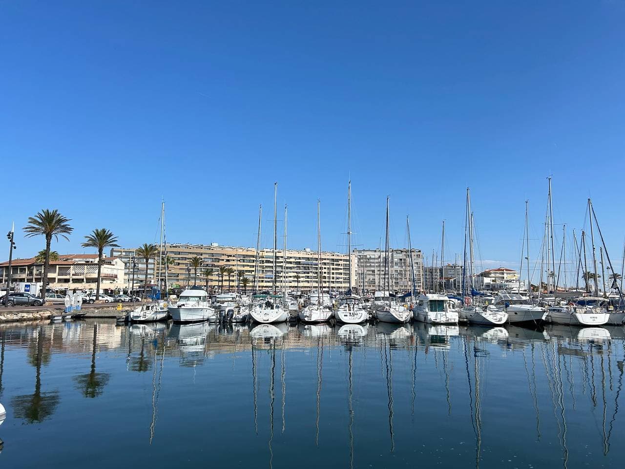 Foto 12 von 16: Saint-Cyprien: Eg T3, Terrasse, Parkplatz, 600m vom Strand entfernt