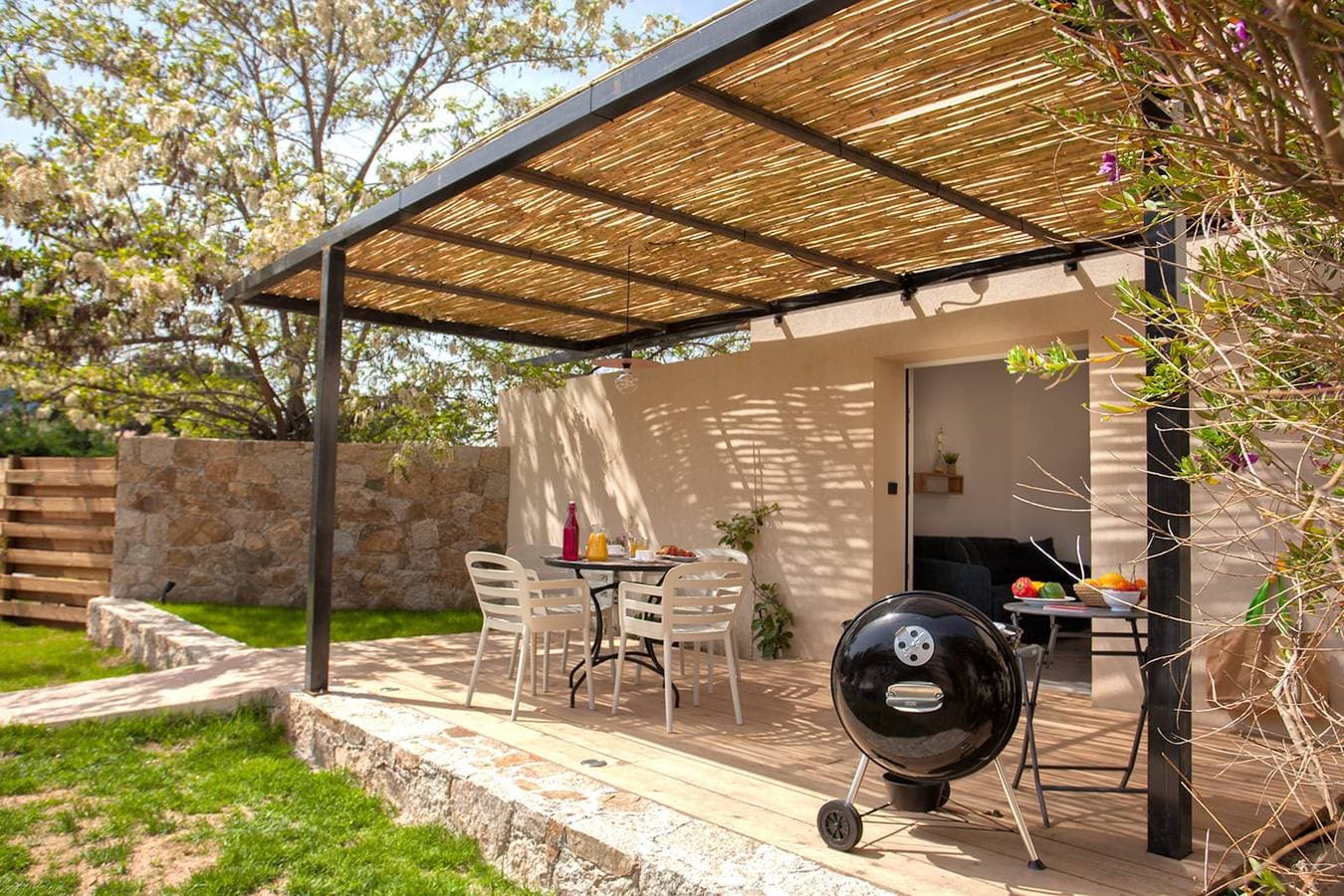 Foto 5 von 26: Neue Wohnung "Magnolia", Pergola-Terrasse, privater Garten - 2 4 Personen