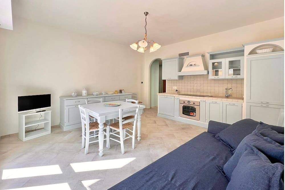Foto 12 von 17: Fabulous 2-bedroom apartment with AC and heating in Varigotti, Italy