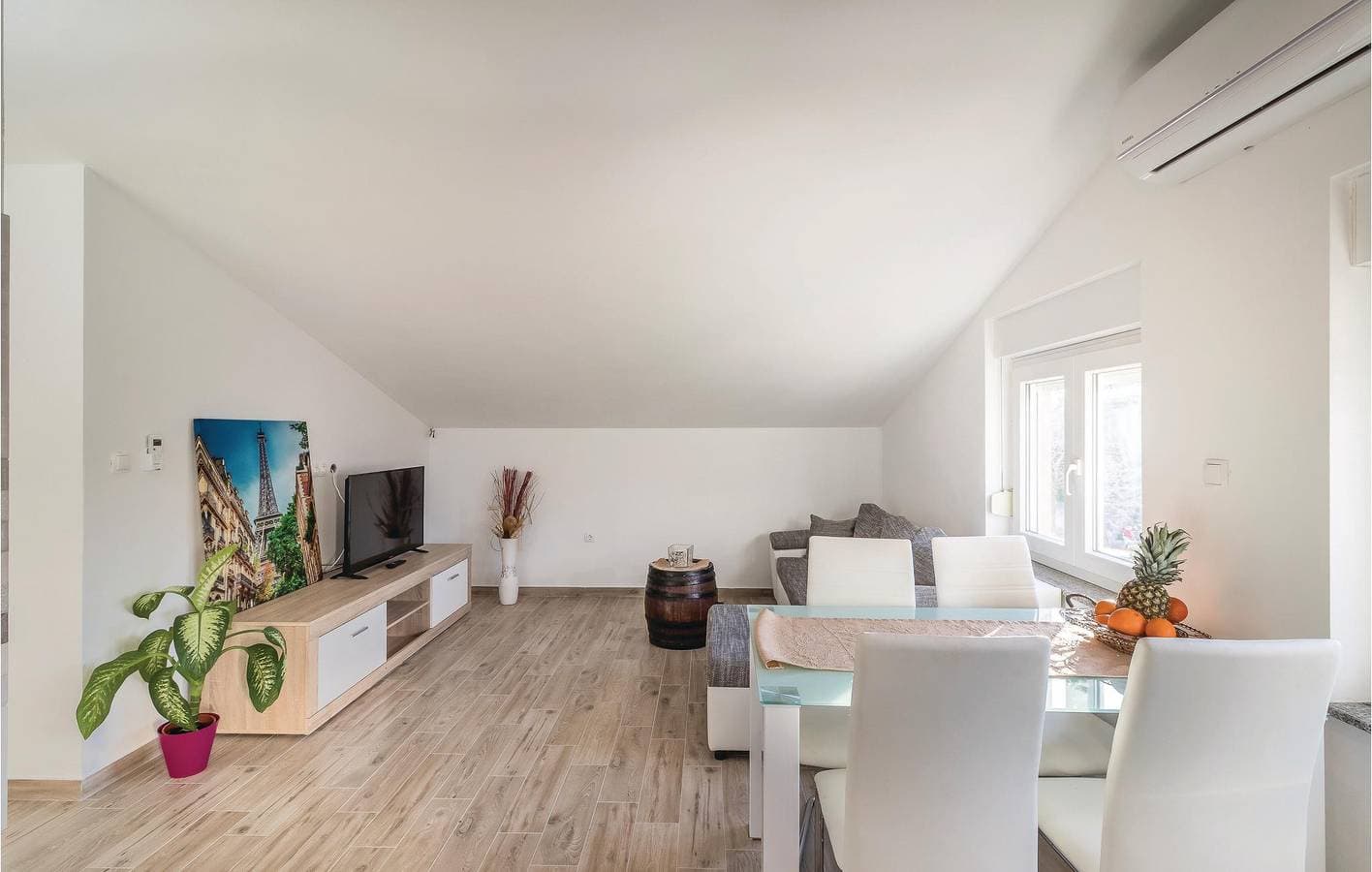 Foto 13 von 20: Modernes 1-Zimmer-Apartment mit Pool, WLAN und Parkplatz in der Nähe des Stadtzentrums von Vintijan