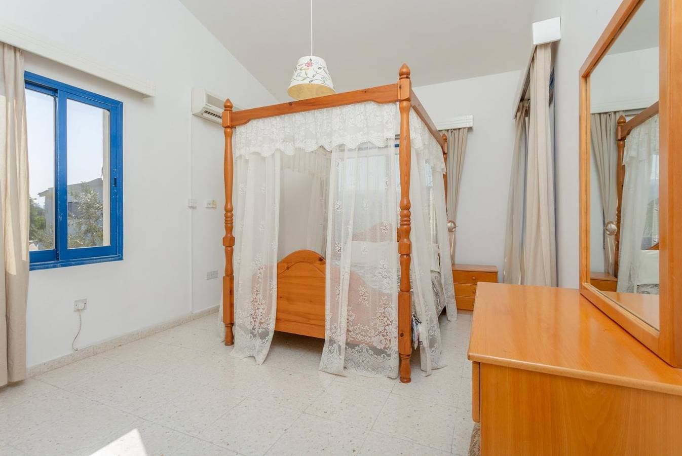 Foto 8 von 31: Villa für 4 Personen mit Balkon