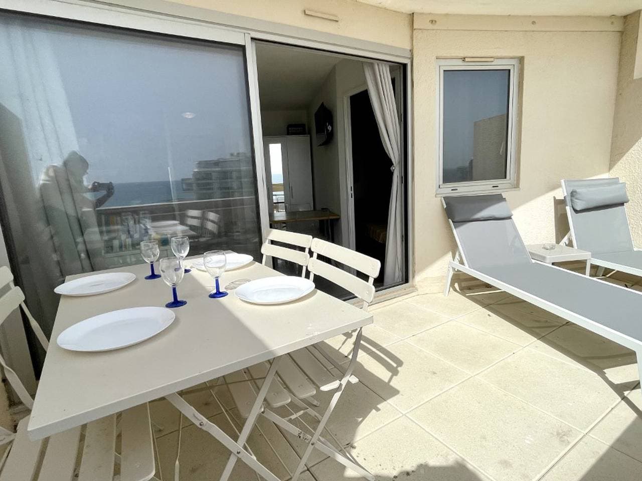 Foto 10 von 25: Renovierte Wohnung mit Gemeinschaftspool, 4 Betten, Klimaanlage, WLAN, Terrasse mit Meerblick