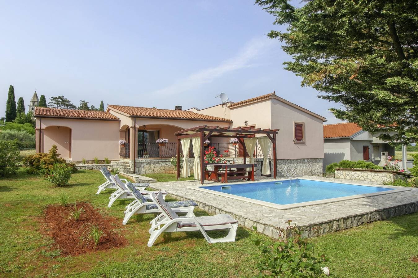 Foto 7 von 32: Ferienhaus Luna * 1000 m2 eingezäunter Garten, Terrasse, privater Pool