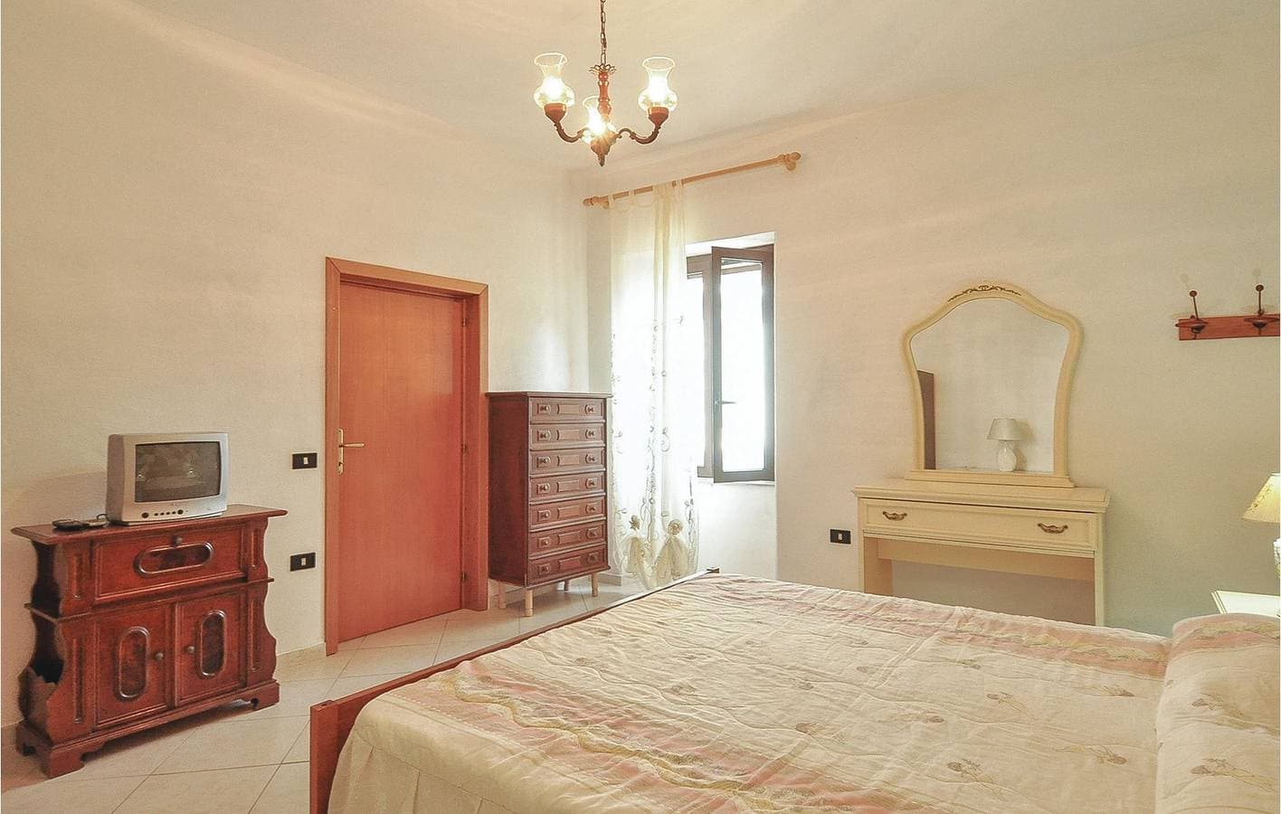 Foto 12 von 23: Wohnung Flùssio: Babybett, Küche, W&D, Gefrierschrank