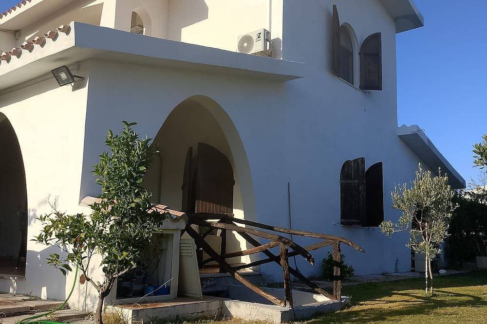 Foto 4 von 10: Villa bifamiliare con giardino  con tre camere da letto a 300 Mt dalla spiaggia