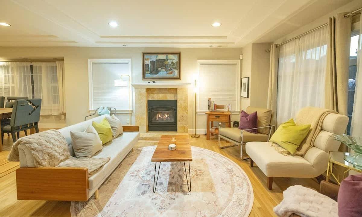 Luxury Glenview Retreat with Stunning Amenities 1