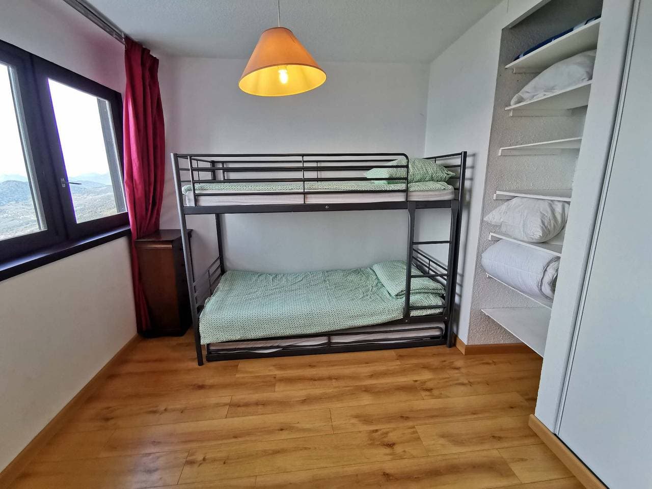 Foto 6 von 12: 2-Zimmer-Wohnung für 5 Personen, direkt an den Pisten, Westbalkon, nahe den Geschäften, Aufzug
