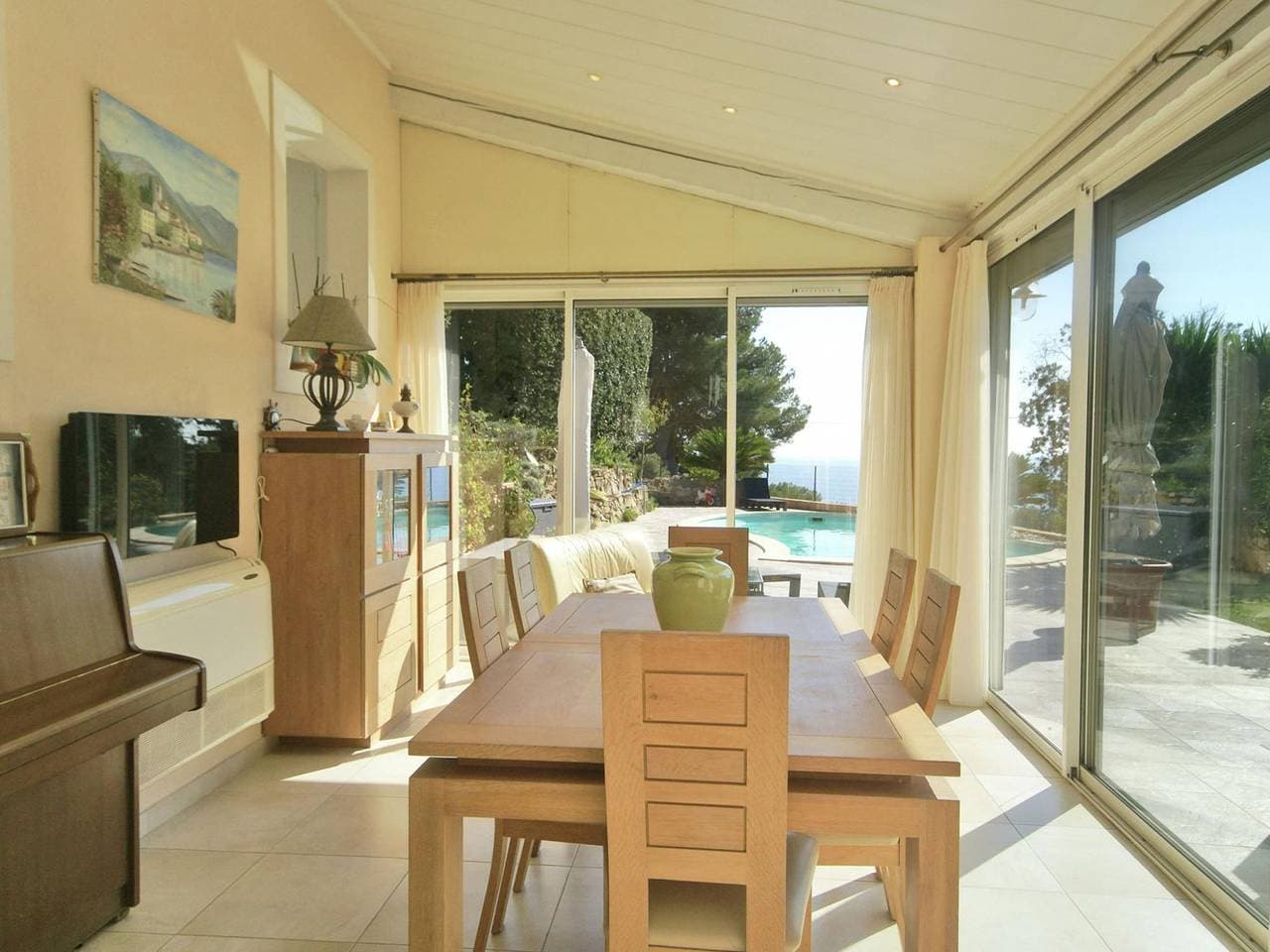 Foto 12 von 41: Cozy Holiday Home in Carqueiranne with Swimming Pool
