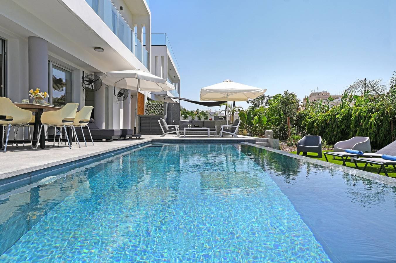 Foto 3 von 38: Villa für 6 Personen mit Garten