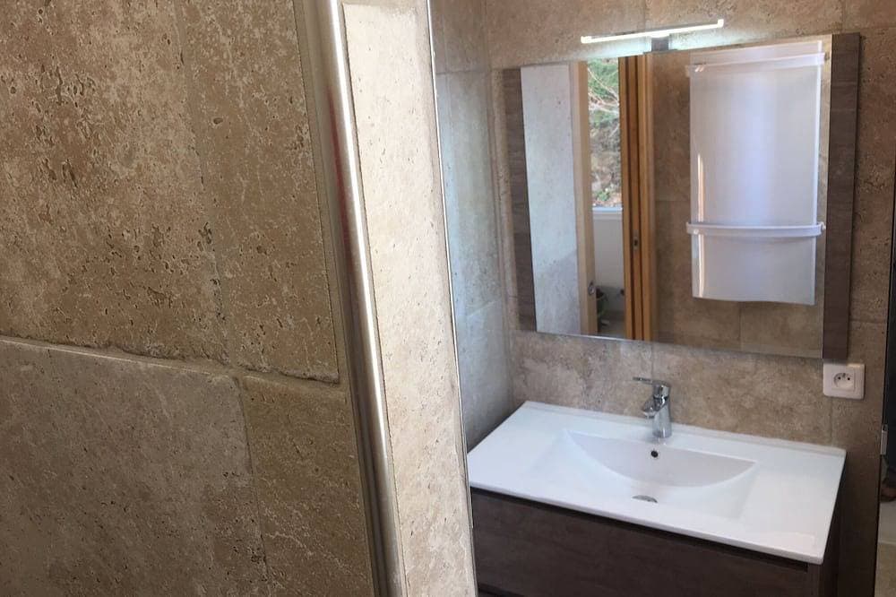 Foto 4 von 11: In the Luberon, indulge yourself with a private spa and sauna