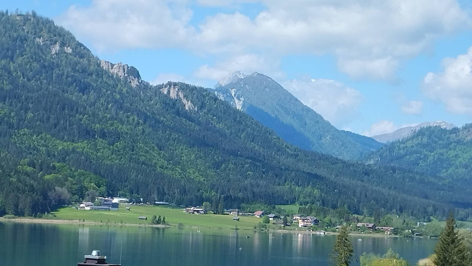 Foto 5 von 74: Ferienwohnung 'Birke' mit Seeblick, privater Terrasse und Wi-Fi