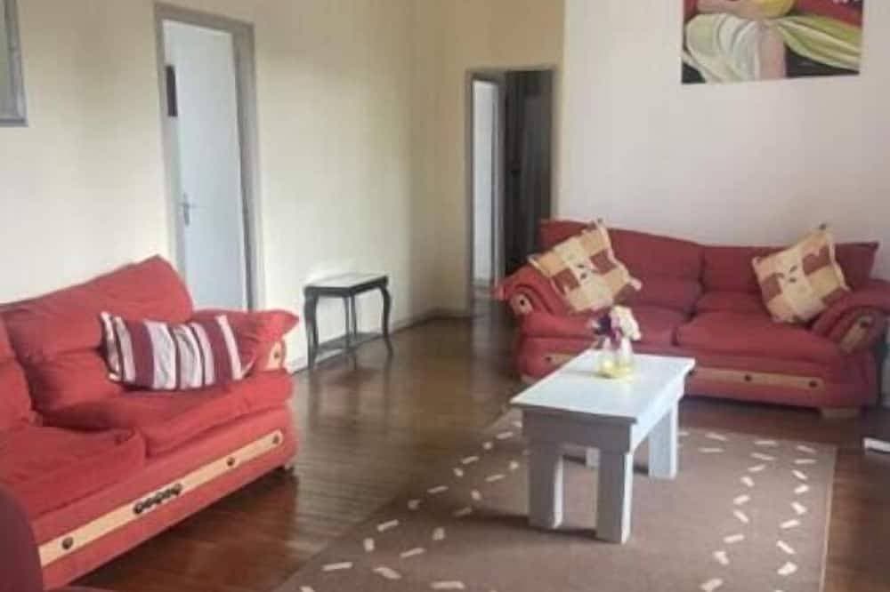 Foto 3 von 9: 5 Bedroom Gite, Family Friendly, pet Friendly Relaxing Stay.