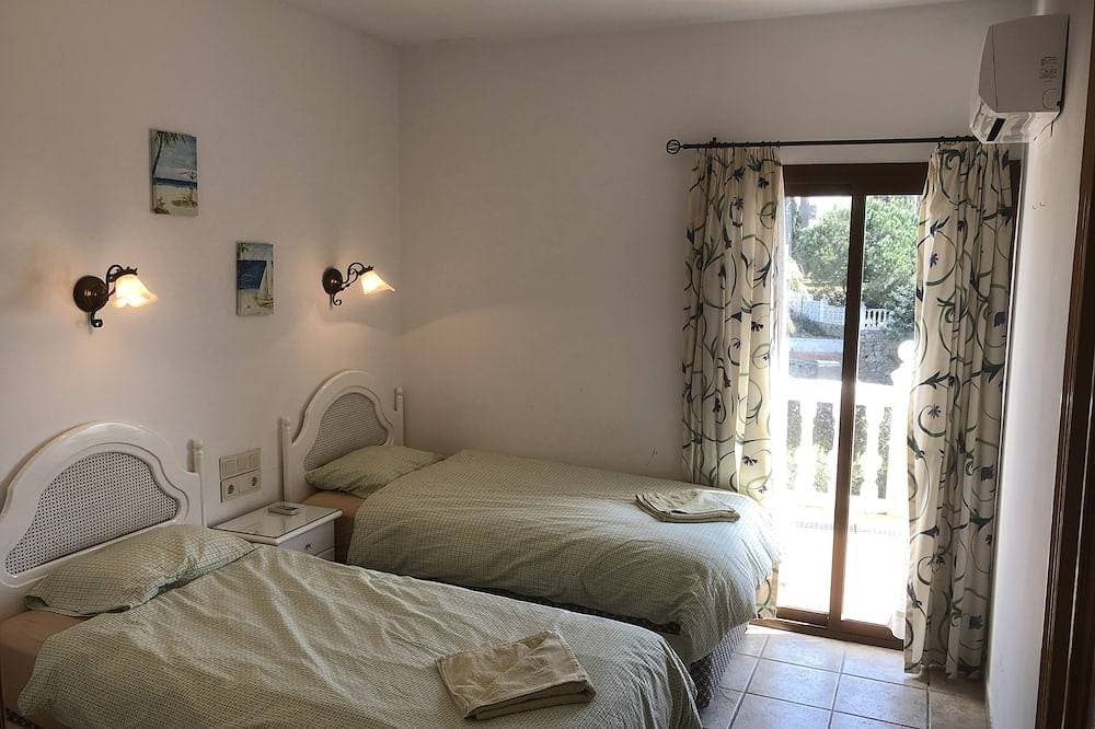 Foto 5 von 30: Privatvilla mit Pool, 4 Gehminuten vom Strand El Faro entfernt, Glasfasernetz