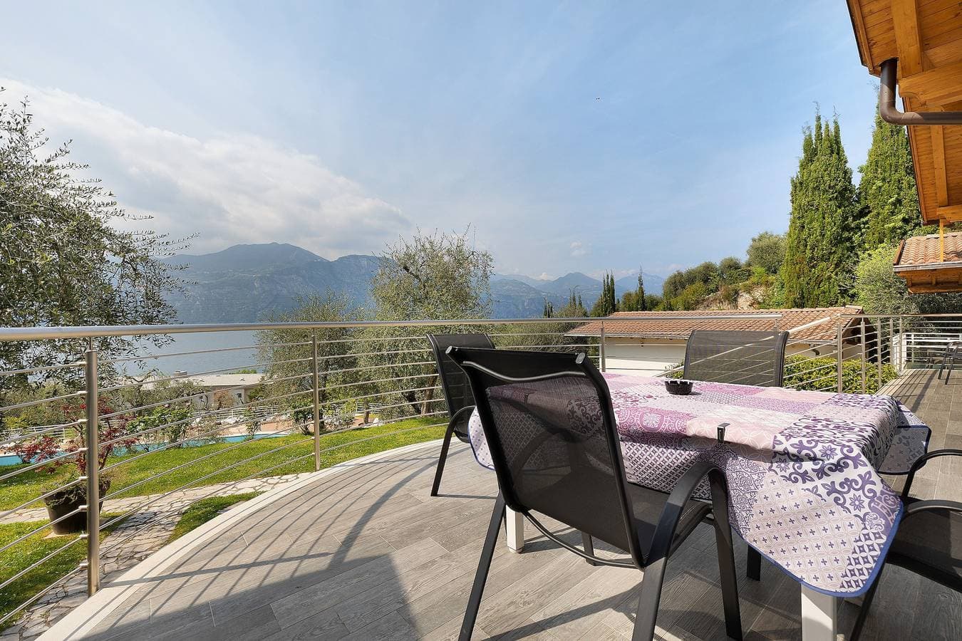 Foto 5 von 37: Ferienwohnung "Casa-Lago Suite" mit Seeblick, Gemeinschaftspool und WLAN