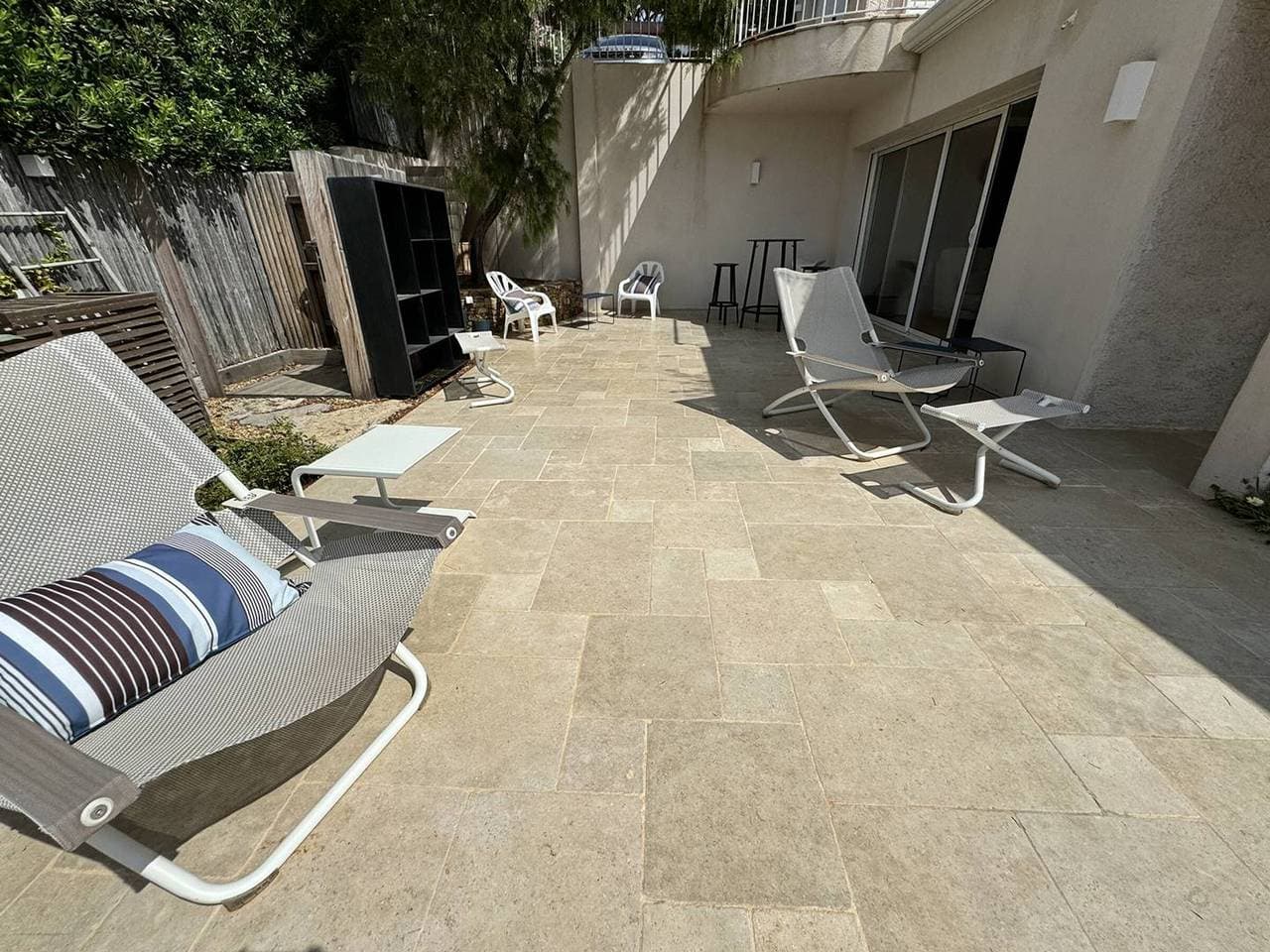 Foto 5 von 28: Renovierte Villa nahe Gigaro-Strand, Meerblick, Terrasse
