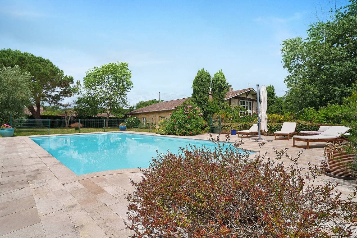 Foto 2 von 27: Gîte „La Petite Gironde“ mit Pool – Entspannung in der Gironde