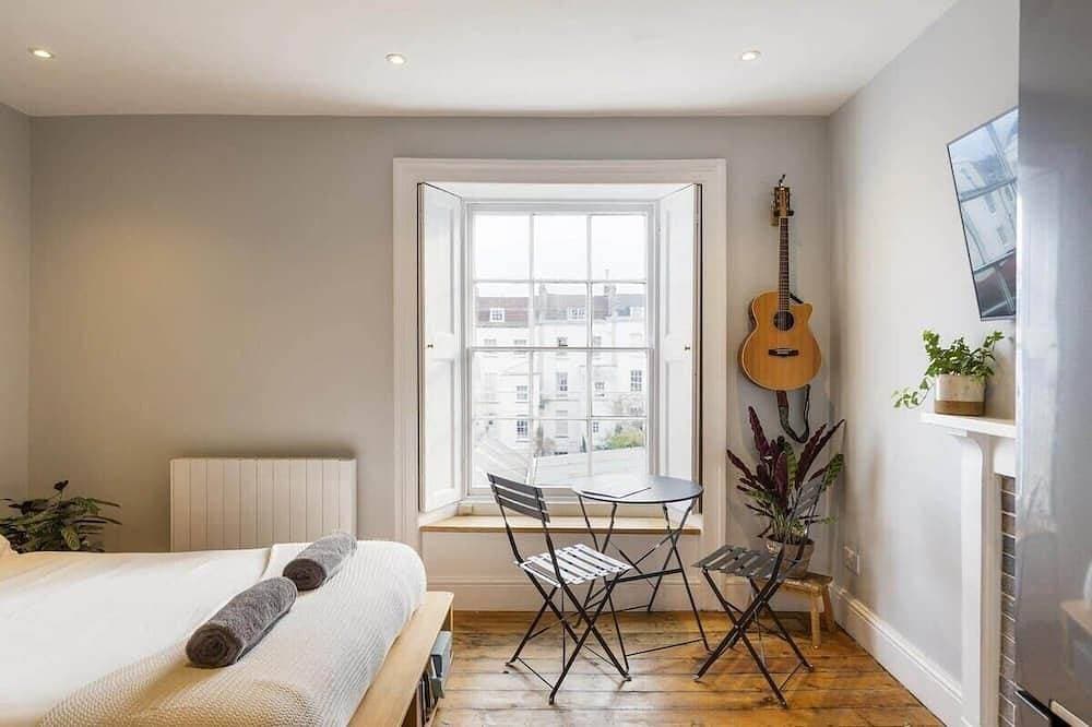 Foto 3 von 16: Stylish Flat on Beautiful Clifton Street, Parking