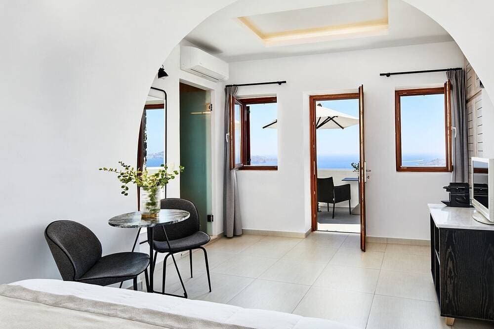 Foto 2 von 27: Splendid Santorini Suite | Sea Star Suite | Outdoor Heated Private Jacuzzi