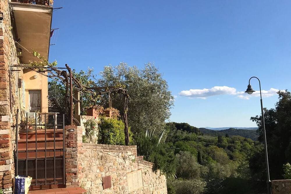 Foto 8 von 19: Stay on the walls of Murlo Castle, apartment with breathtaking views