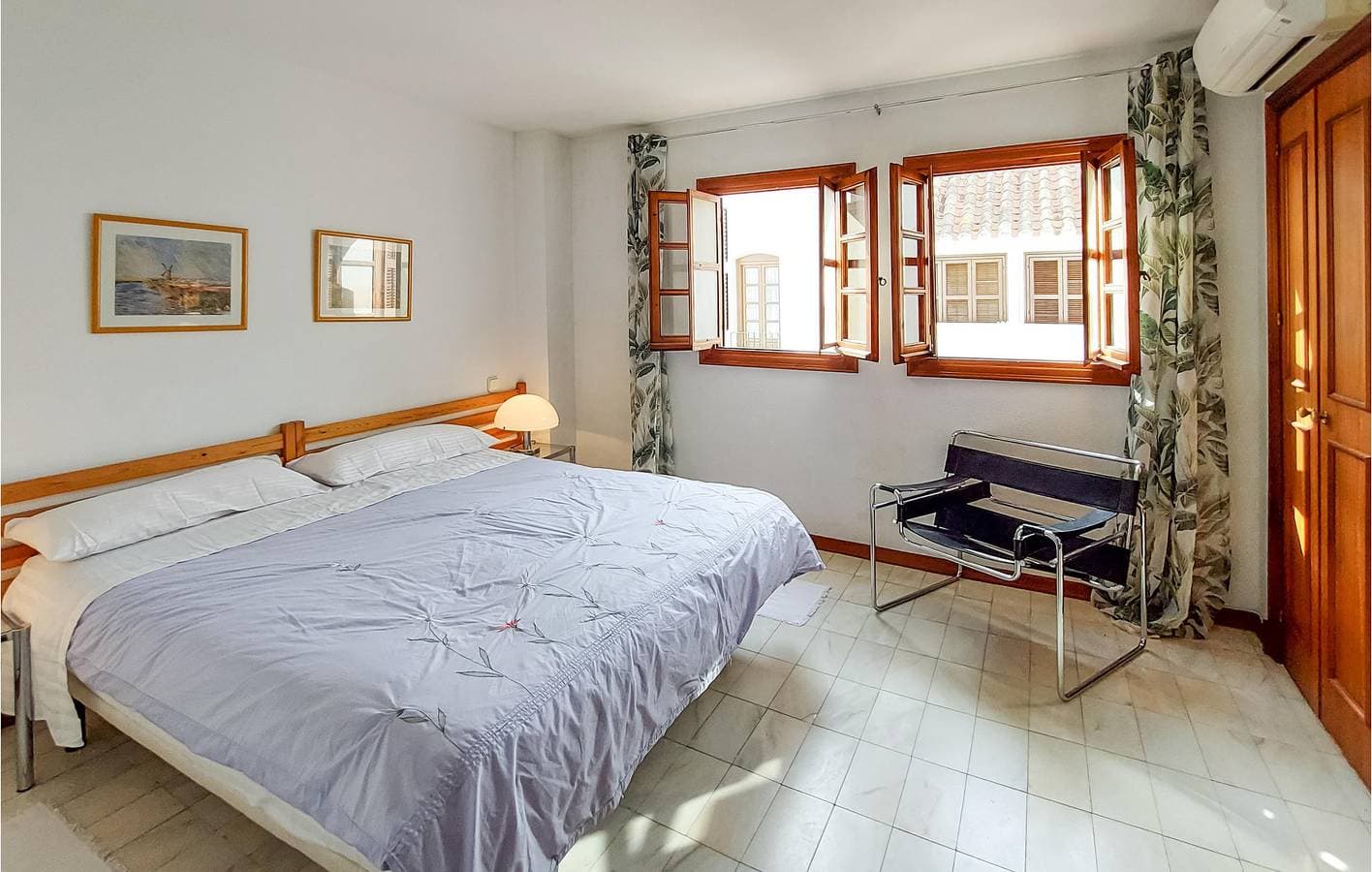 Foto 8 von 19: Appartement am Strand mit Klimaanlage, Parkplatz, Terrasse und Pool