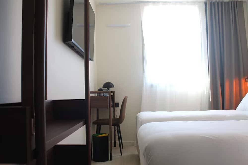 Foto 3 von 15: Provence Twin Stay Near Sainte-Baume Trails, Seasonal Pool and Breakfast