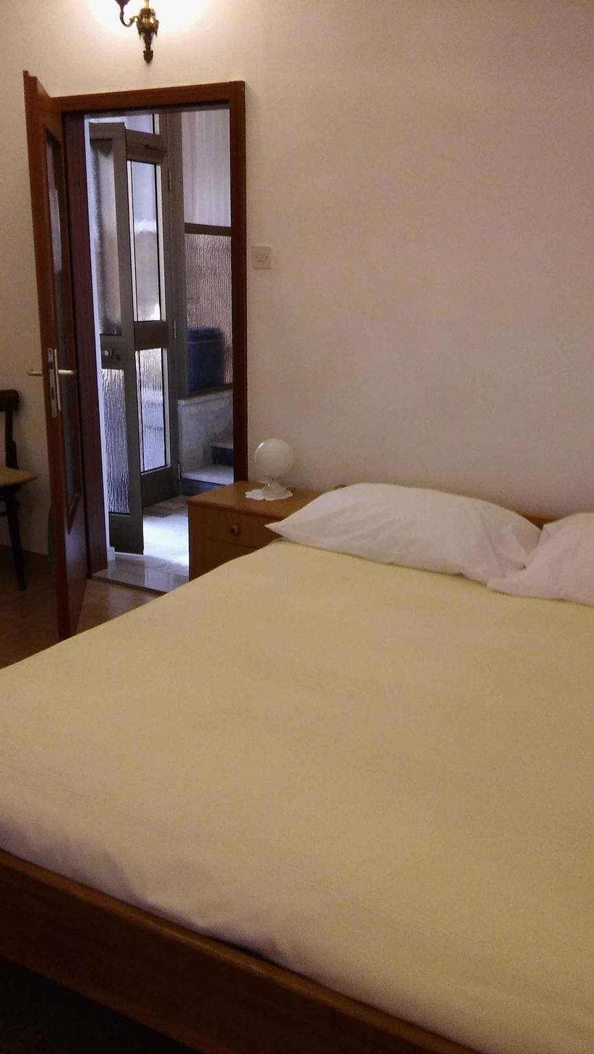 Foto 9 von 24: Ferienwohnung mit Terrasse und Klima