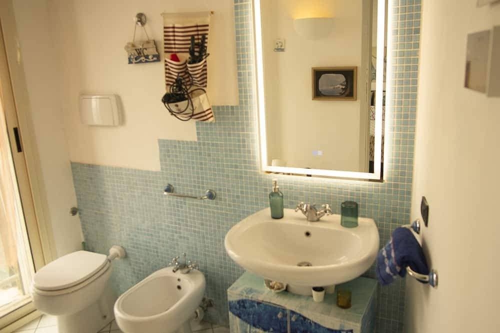 Foto 7 von 30: Romantische Villa für 2 Personen, mit Blick auf das Meer, in einer natürlichen Klippe.