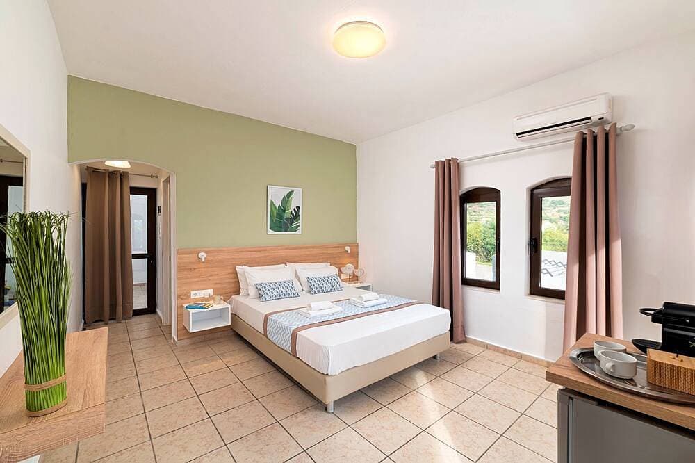 Foto 4 von 22: Welcome Apts laid just 1600m away from the longest sandy beach of northern Crete and the touristic Georgioupolis Town, offering great views to the Cretan Sea and the White Mountains.  Welcome Apts is ideal for couples, families, a group of families or a g