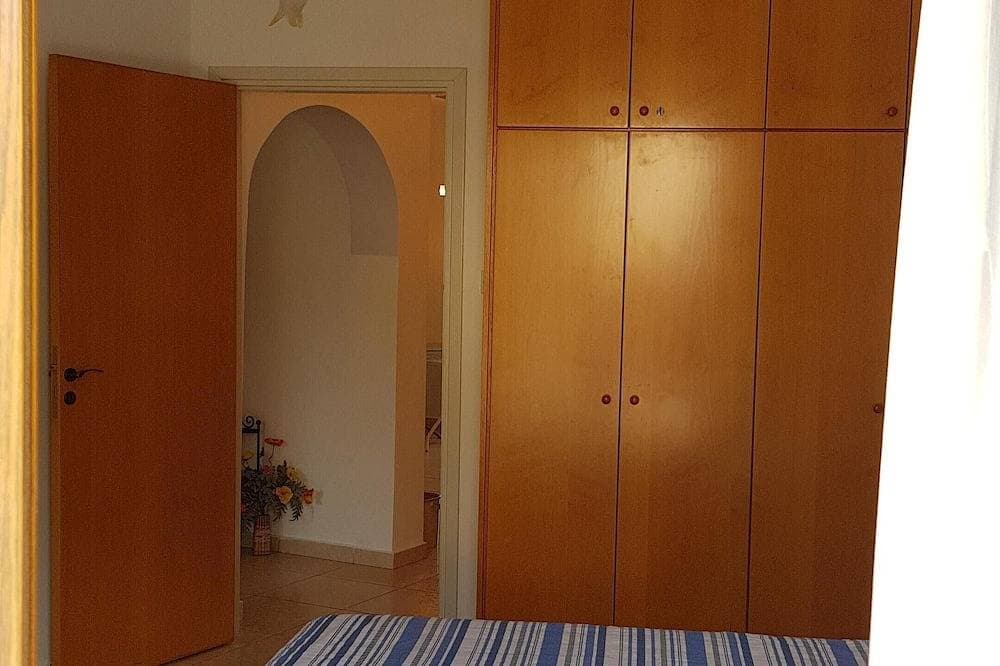 Foto 3 von 17: Private Entwicklung von 12 Wohnungen im Zentrum von Peyia. In der Nähe von Coral Bay.