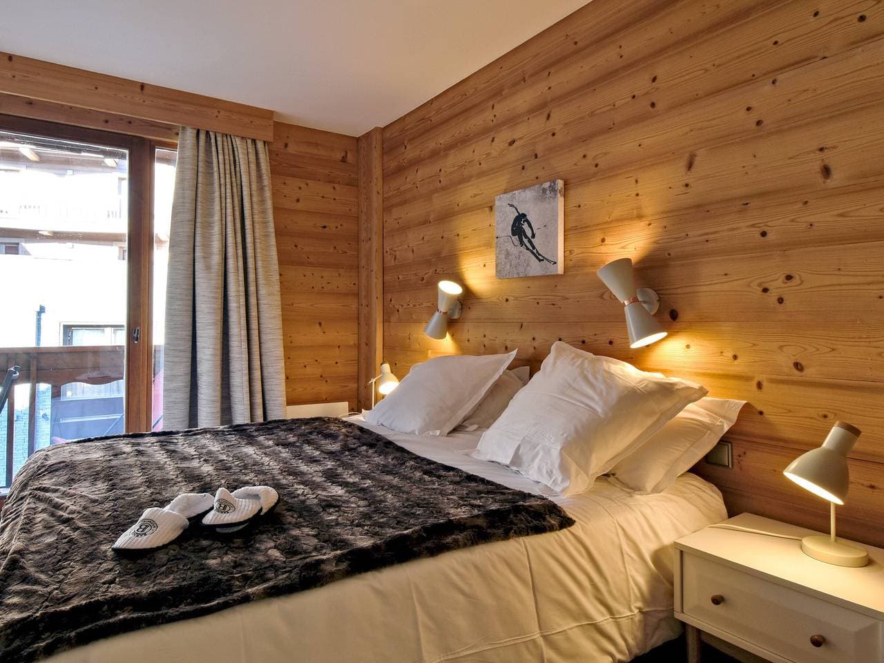 Foto 2 von 10: Gemütliches Herzstück Courchevel 1850: 2 Schlafzimmer, Ski-Kabinen, Willkommensgeschenk