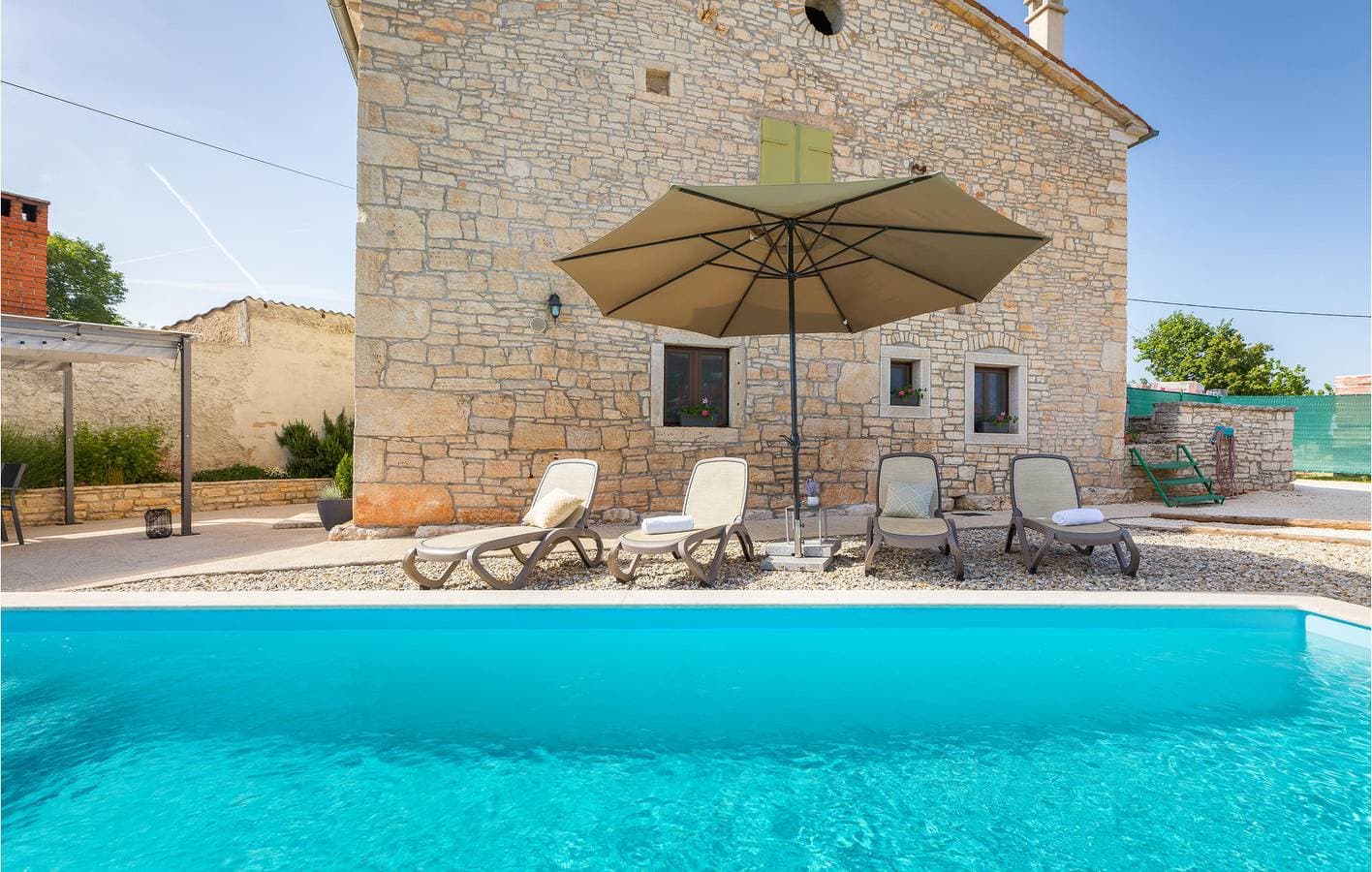 Foto 11 von 28: Charmante 70 m² große Wohnung mit Pool, Terrasse und WLAN in der Nähe von Sehenswürdigkeiten