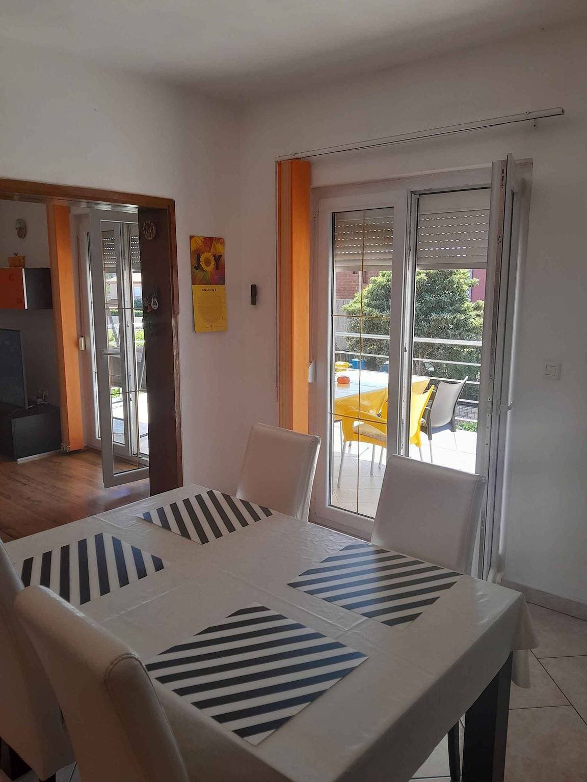 Foto 13 von 27: Ferienwohnung mit Klimaanlage und Pool (chlorfreie Elektrolyse)