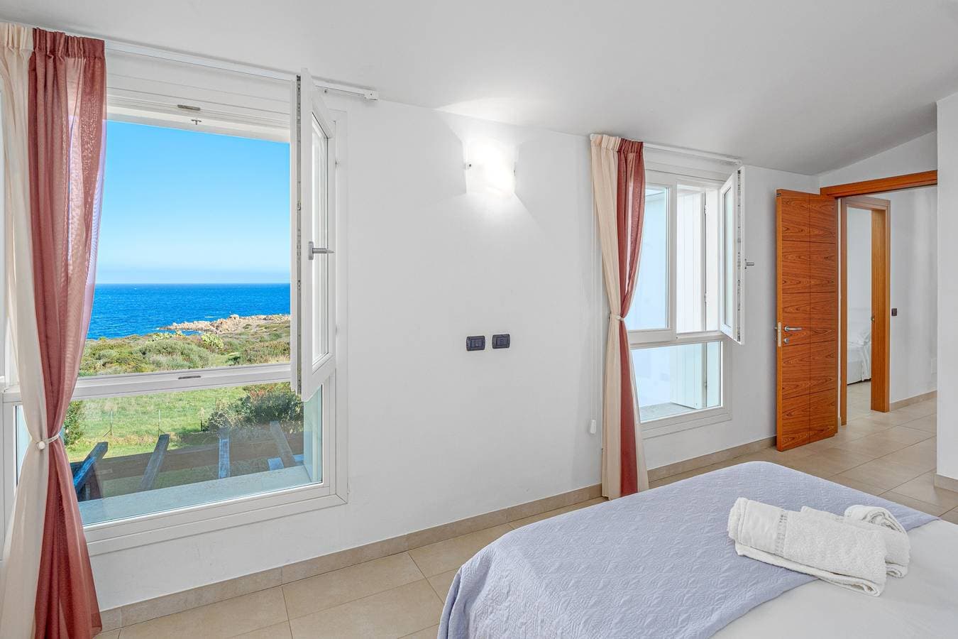 Foto 13 von 34: Ferienwohnung 12A in der Villa Marconi mit Meerblick und Panoramaterrasse