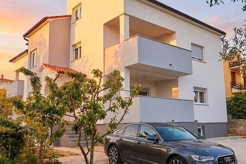 Foto 9 von 23: Comfortable holiday house with apartments / Amazing spacious apartment with patio and grill / A1