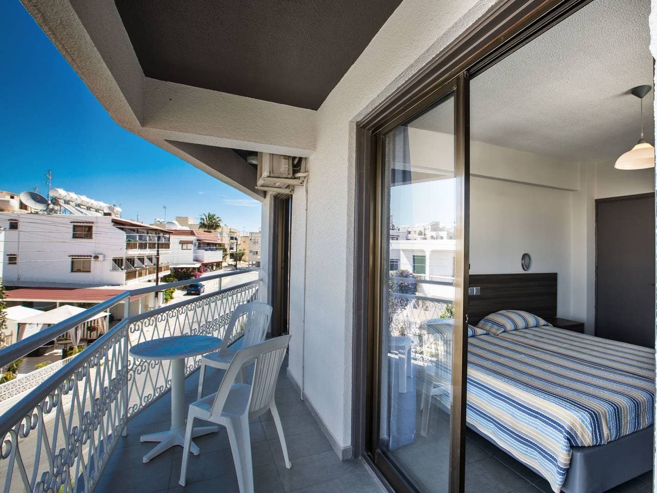 Foto 9 von 10: Zwei-Zimmer-Wohnung mit Balkon