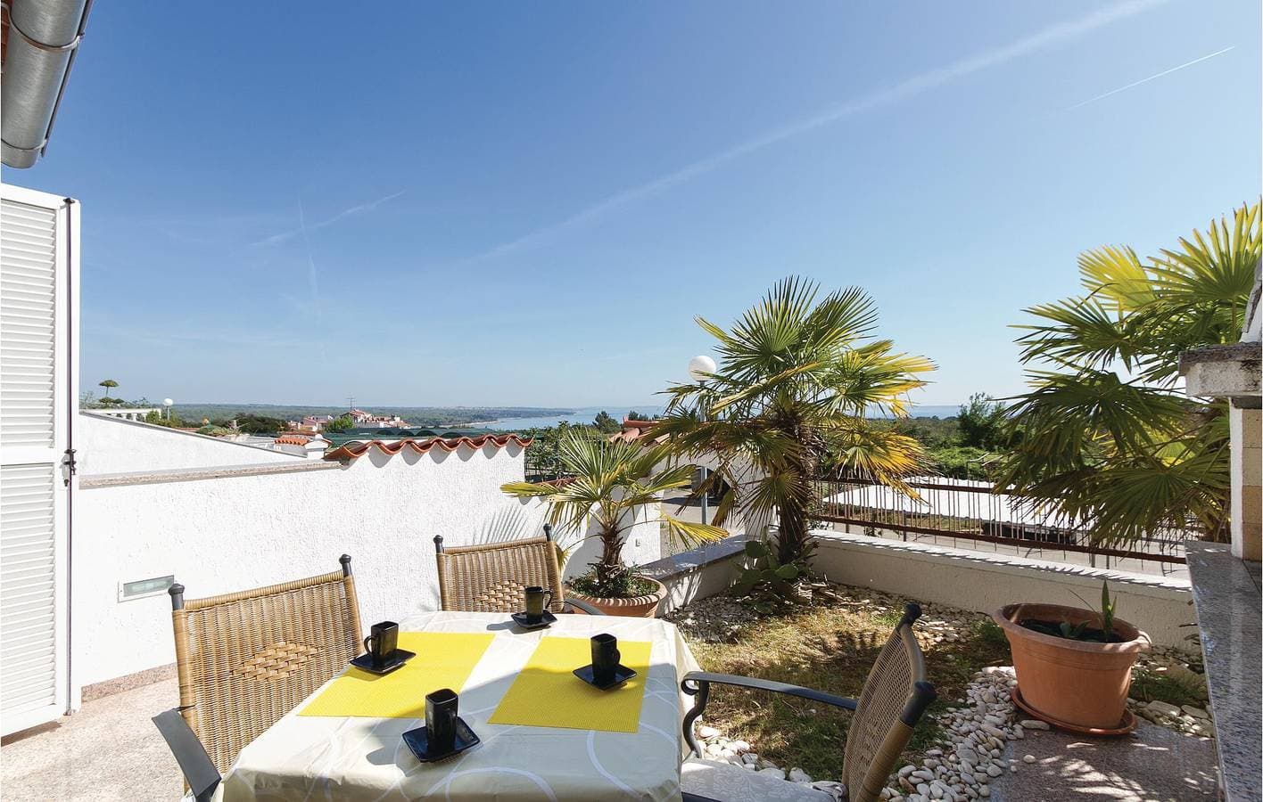 Foto 3 von 24: Gemütliche Unterkunft am Meer mit Terrasse und moderner Ausstattung, 800 m vom Strand entfernt