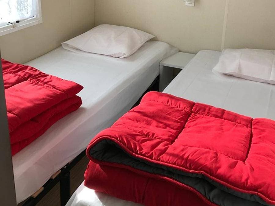 Foto 12 von 39: Camping Le Kervastard - Mobilheim 4 personen - Standard - 2 Schlafzimmer
