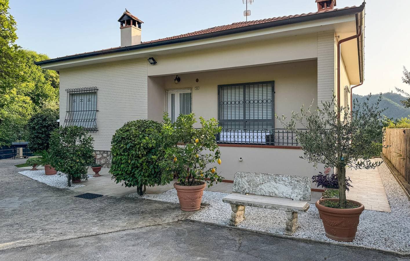 Foto 2 von 17: Camaiore Retreat: 100qm, A/C, Pool, Parkplatz, Garten, WiFi