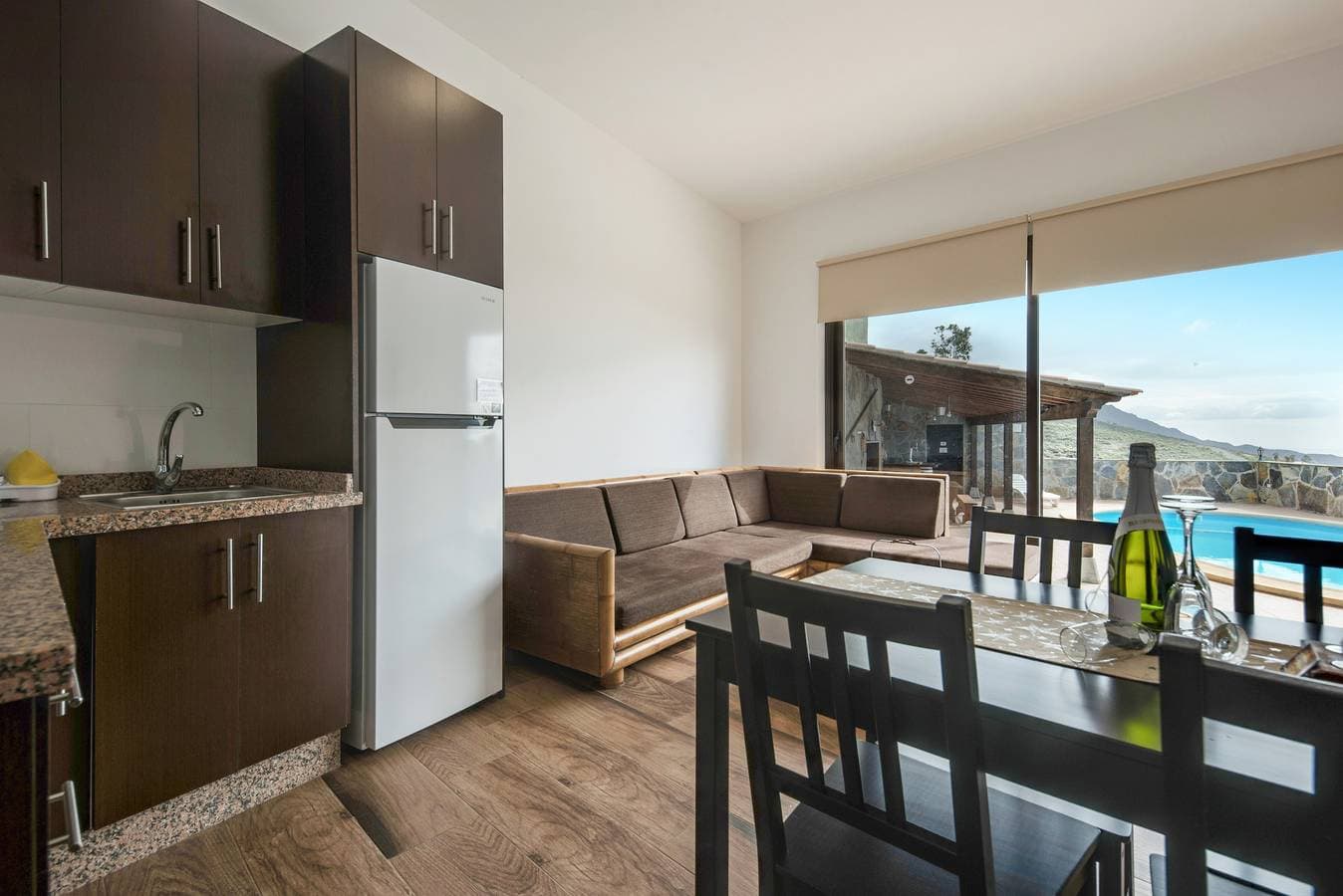 Foto 5 von 24: „Aramai“ mit Meerblick, privater Terrasse und WLAN