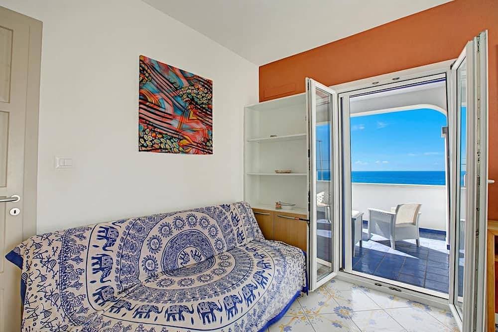Foto 13 von 21: Penthouse Azzurra Sea View Near Beach, Salve, Italy