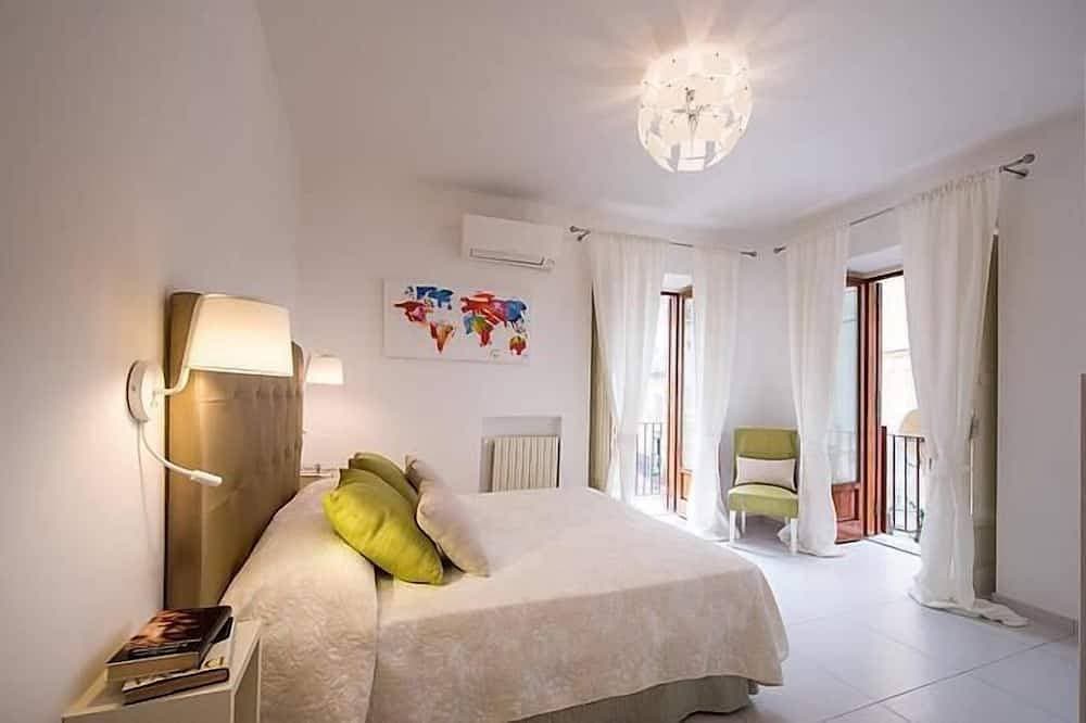 Foto 2 von 14: Modern Apartment close to the Beach - Corso 4 by Amalfivacation.It