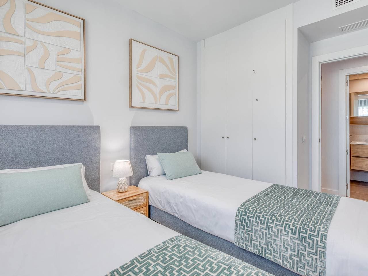 Foto 10 von 16: Modernes Penthouse in Estepona mit Parkplatz und atemberaubender Aussicht