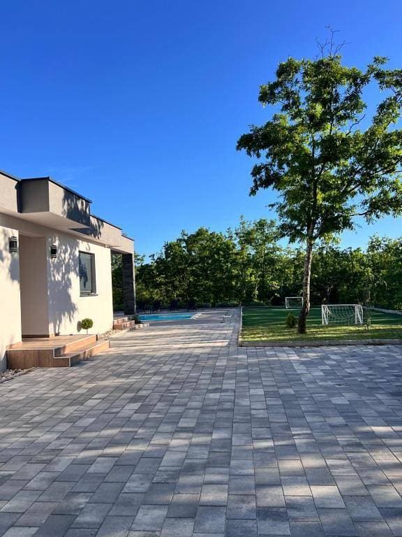 Foto 6 von 37: Luxury Villa Grey
