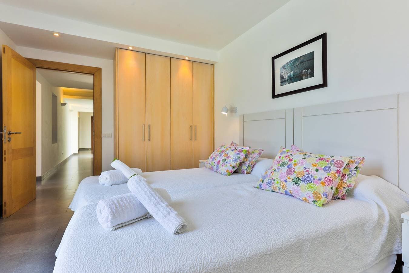 Foto 11 von 40: Deluxe Cala D'or Villa | Casa Morga | 4 Bedrooms | Distant Sea Views | Bright Interior