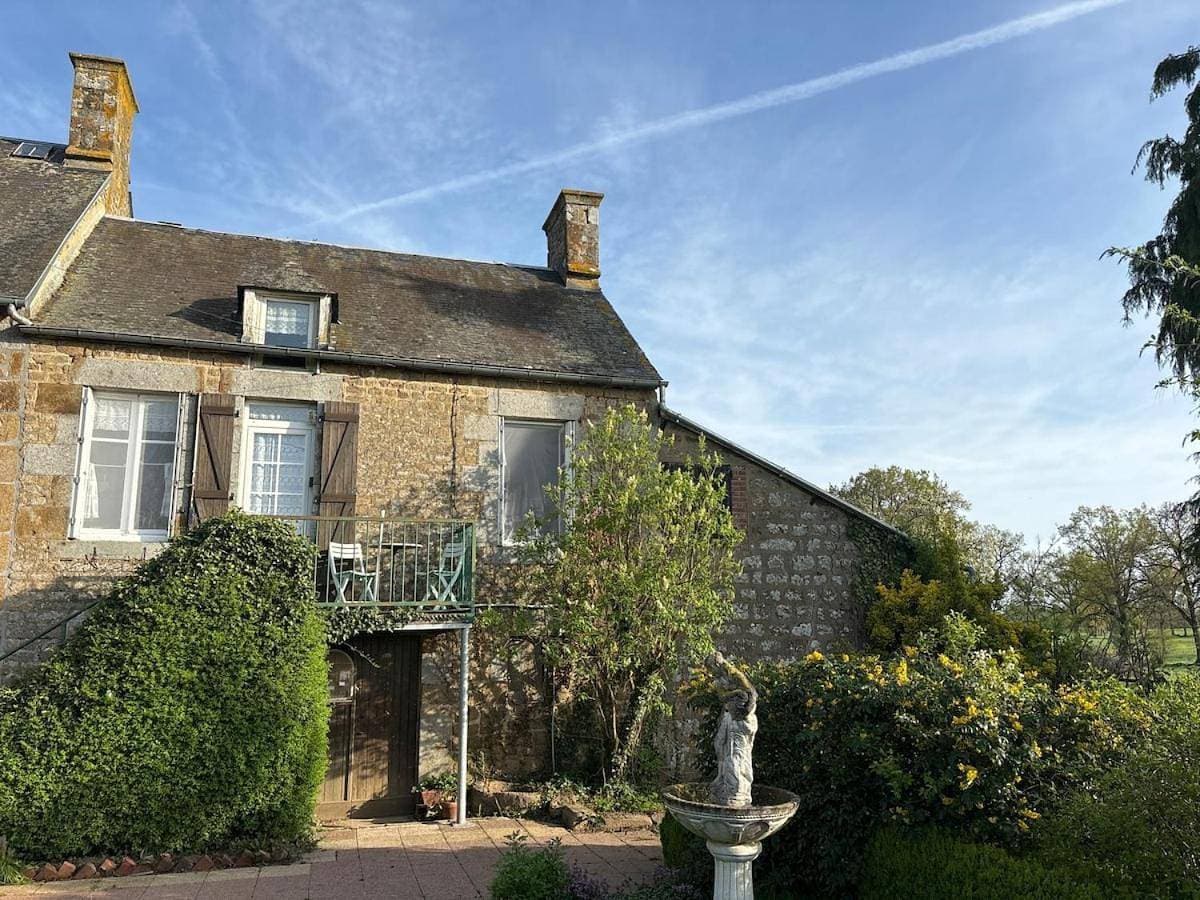 11 Steps Rustic Charming Flat in Normandy 1