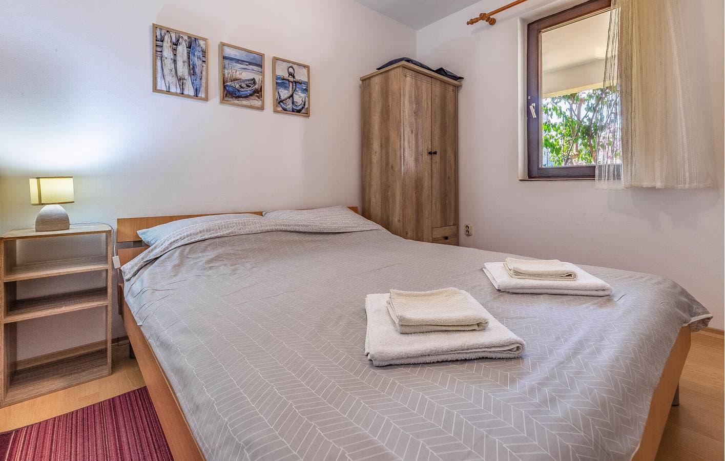 Foto 5 von 24: Gemütliche Ferienwohnung mit Terrasse und Parkplatz, 1 km vom Strand Bijeca entfernt
