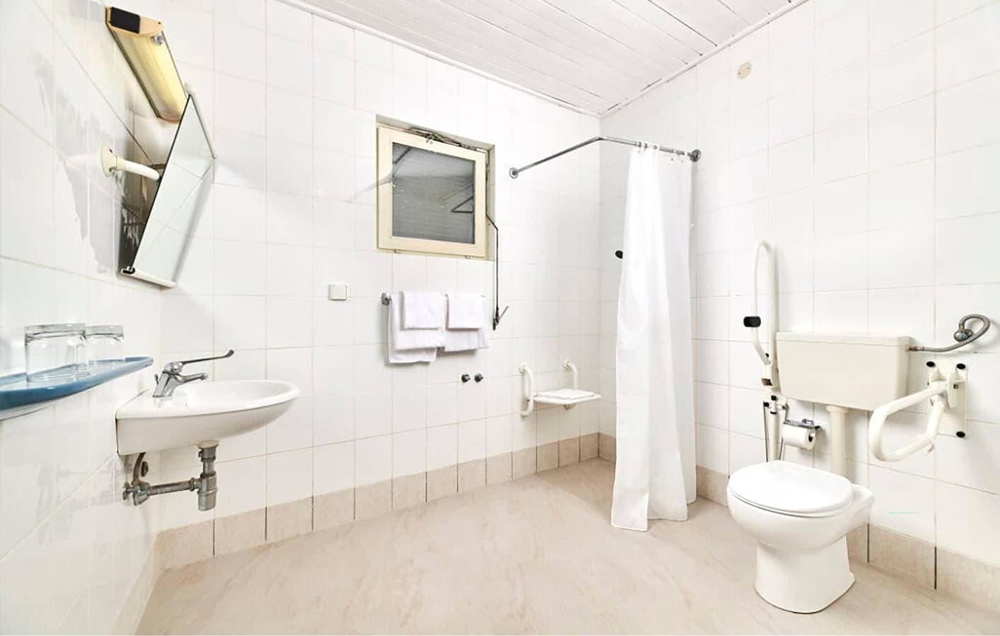 Foto 12 von 18: Reizende Unterkunft, 1,5 km vom Strand entfernt: klimatisiertes Apartment mit saisonalem Pool und Terrasse